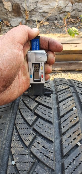 Гуми 2бр  235/45/17   1бр- 80лв