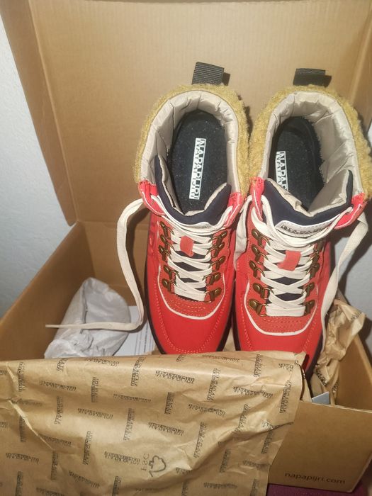 Нови зимни обувки NAPAPIJRI 39 номер