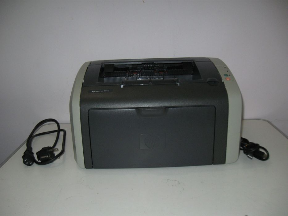 Неубиваемый  легендарный лазерный принтер HP LaserJet 1010+ 2картриджа