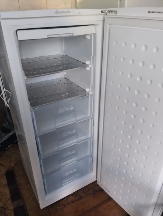 Продавам фризер beko