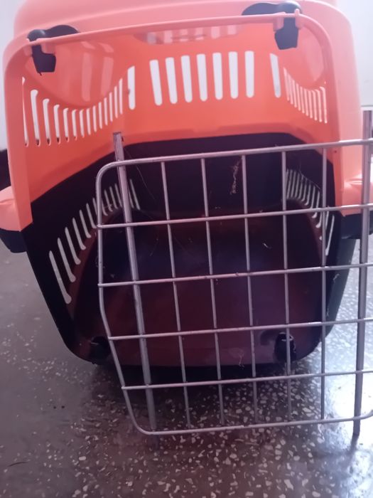 Cutie transport animale, folosită o singură dată