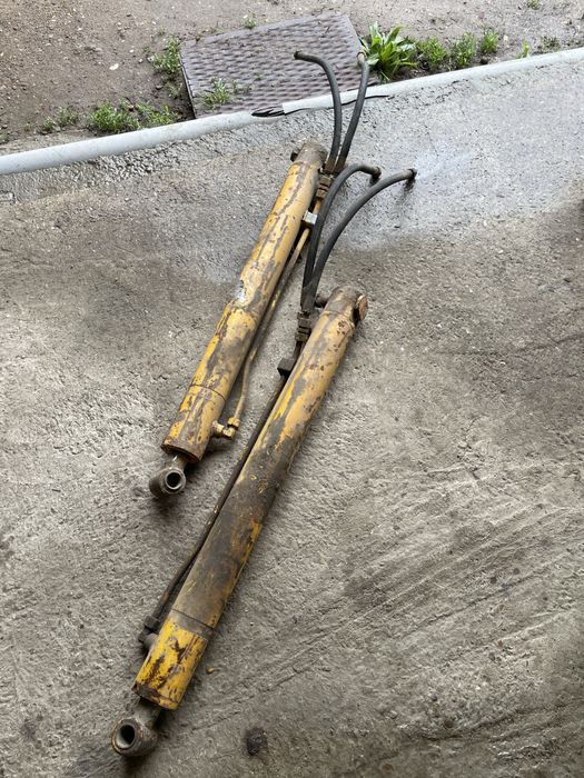 Pistoane hidraulice excavator – pentru cupă / braț, stare bună