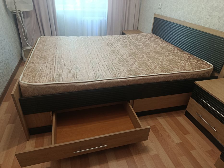 Продам спальный гарнитур