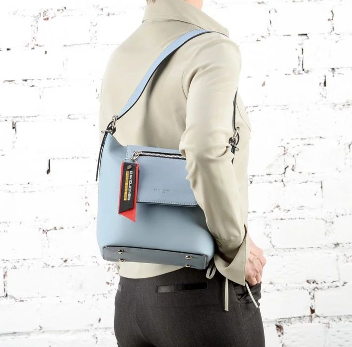 Дамска чанта в синьо David Jones