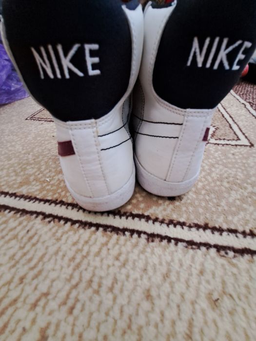 Обувь спортивная