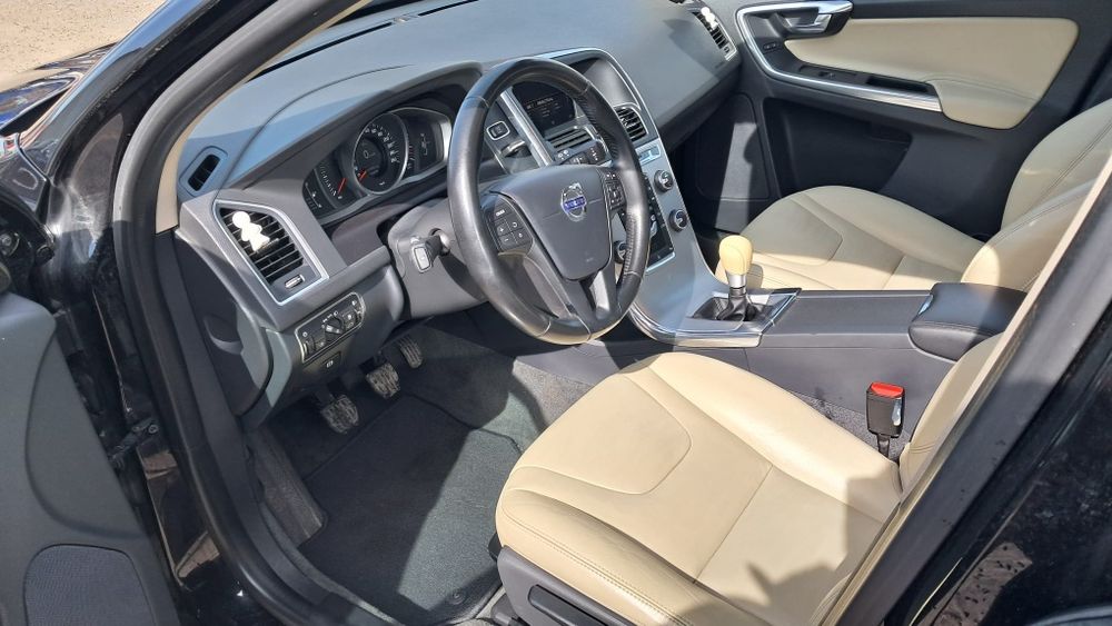 VOLVO XC60 2017 — imagine 4