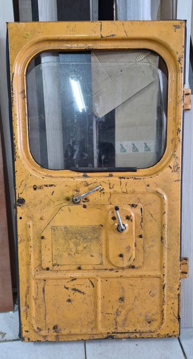 Дверь на К-700, К-701 левая