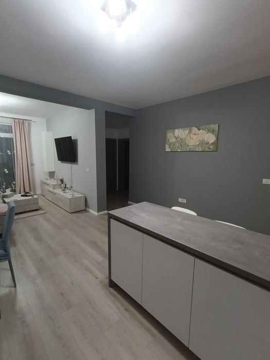 Vand apartament cu 3 camera in Dumbravita (mobilat)