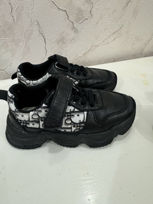 Кроссовки  на девочку, сандали