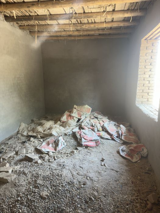 Uy sotiladi 4 Xonali yangi qurulgan uy hamom va tuvaleti bor