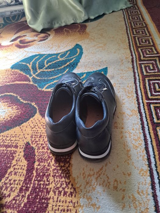 Продам туфли и кросовку