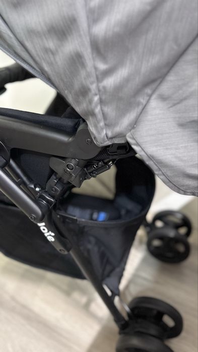 Продаю новую коляску Joie