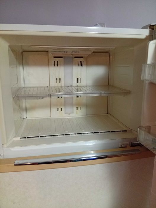 Продам рабочий холодильник