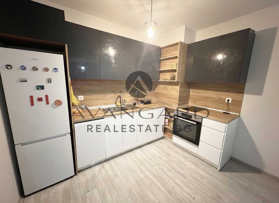 Продава се Двустаен апартамент в Пловдив, Тракия - 70 кв.м за 1126 €/кв.м - Снимка #1