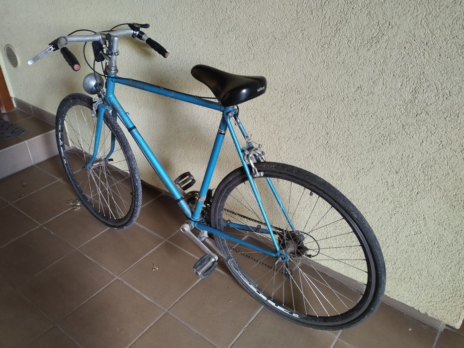 Biciclete montenbike și semicursiera
