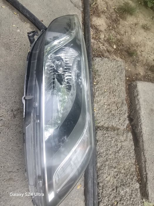 Правая фара Kia Rio