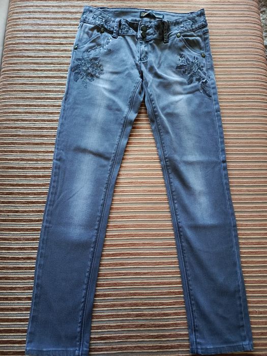 Продам джинсы б/у