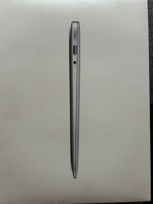 Apple MacBook Air 13" (2015) i5 / 4GB / 128GB SSD