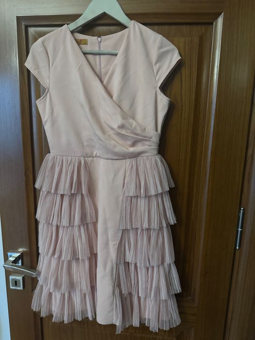 Къса рокля в розов цвят