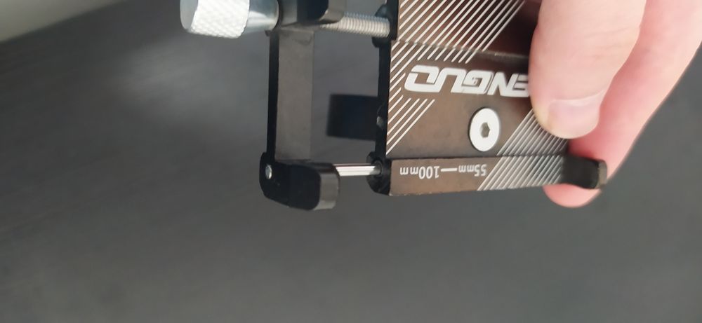 Черна поставка за GSM за велосипедно кормило