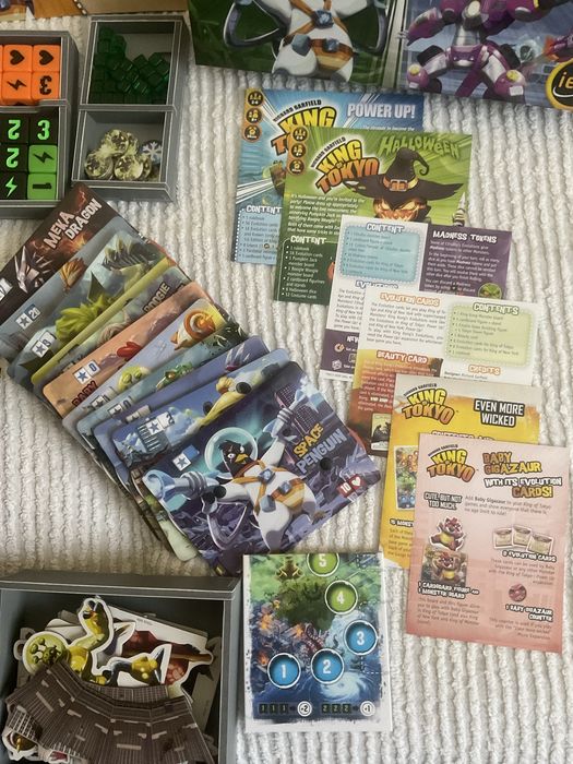 Настолна игра King of Tokyo + 6 разширения + folded space organizer - Като нова!