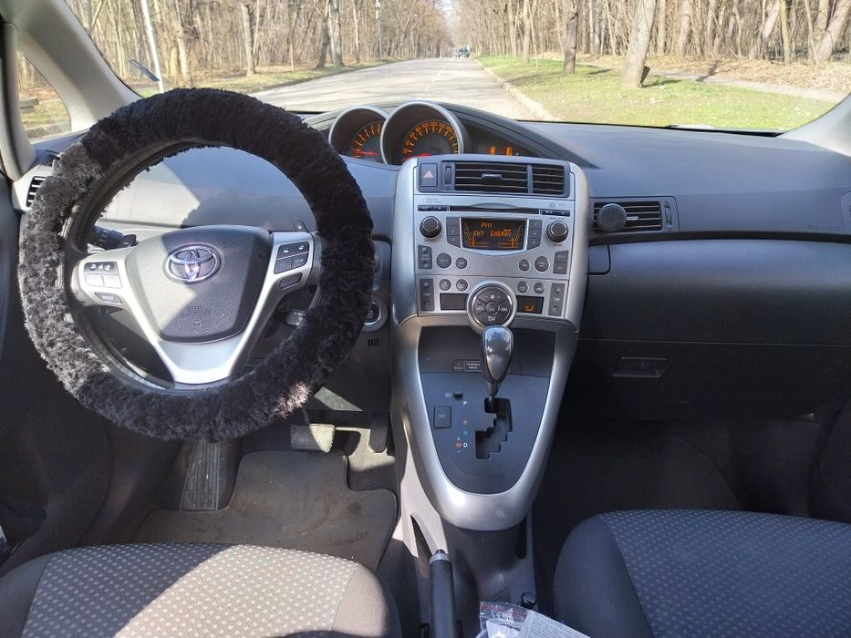 Тойота версо 2012г АВТОМАТИК 1.8 147к.с.