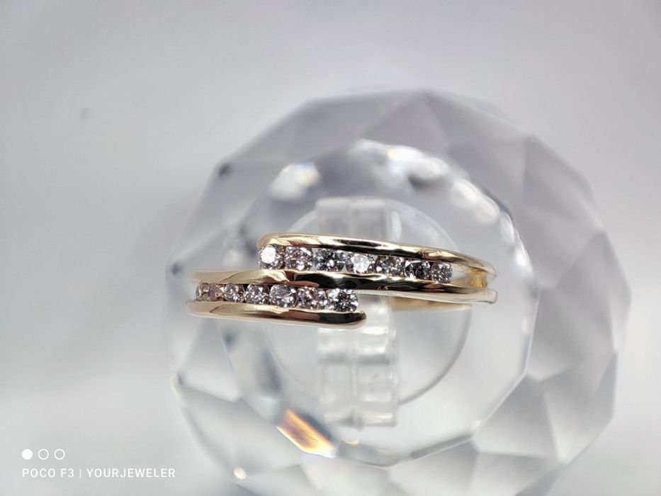 Продам женское золотое заводское кольцо желтое  размер 16