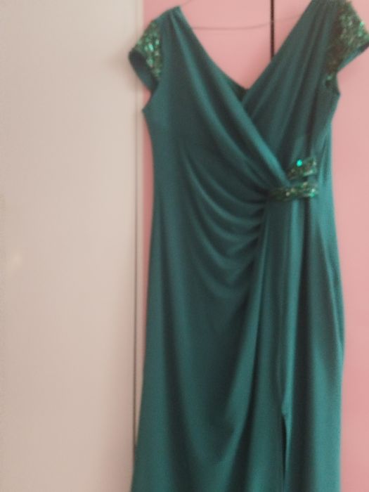 Чисто нова официална рокля