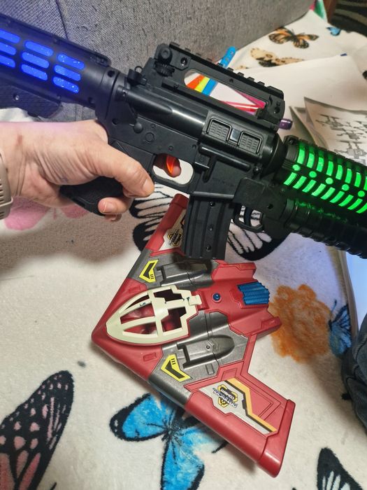 Jucarii mitraliera si avion