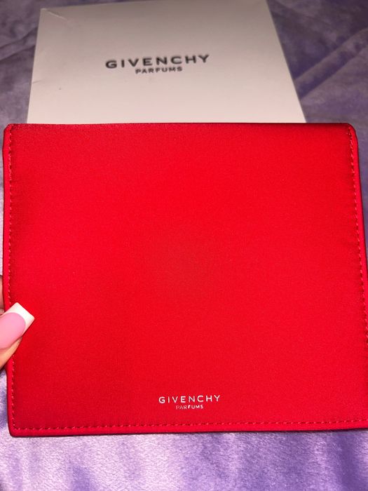 Givenchy несисер нов