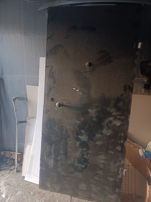 Продам железную дверь