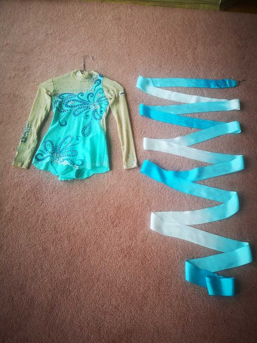 Продавам трико за художествена гимнастика и лента