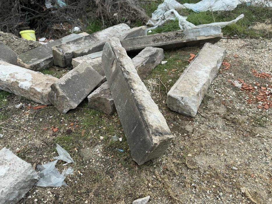 Каменни стъпала.