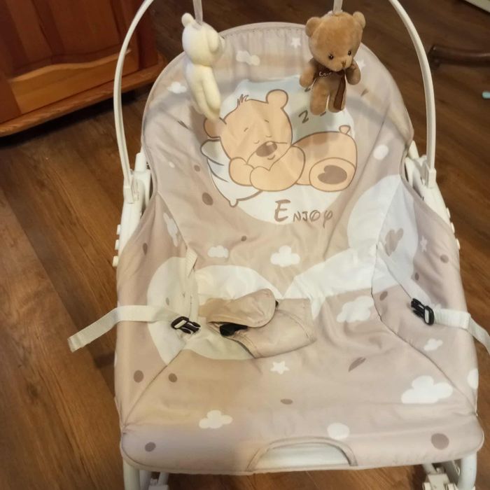 Продавам шезлонг люлка