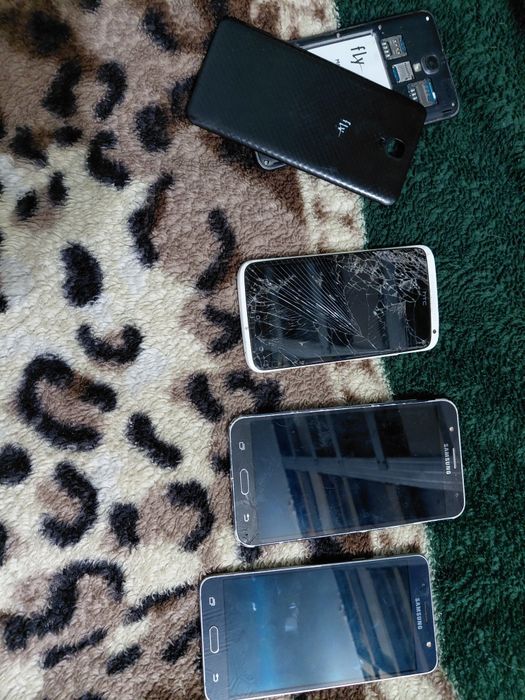 Продам телефоны на запчасти