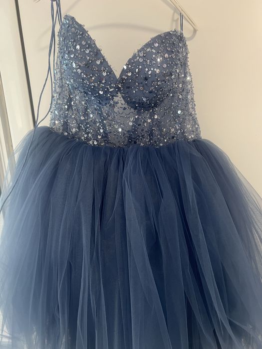 Бална рокля продавам