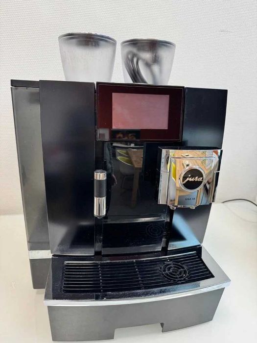 Кафе машина JURA GIGA X8C Professional
