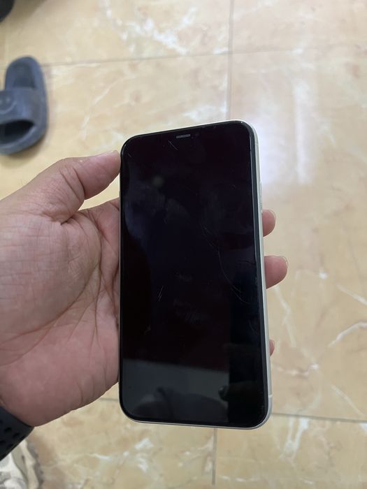 Айфон 11 64гб сатылады срочно