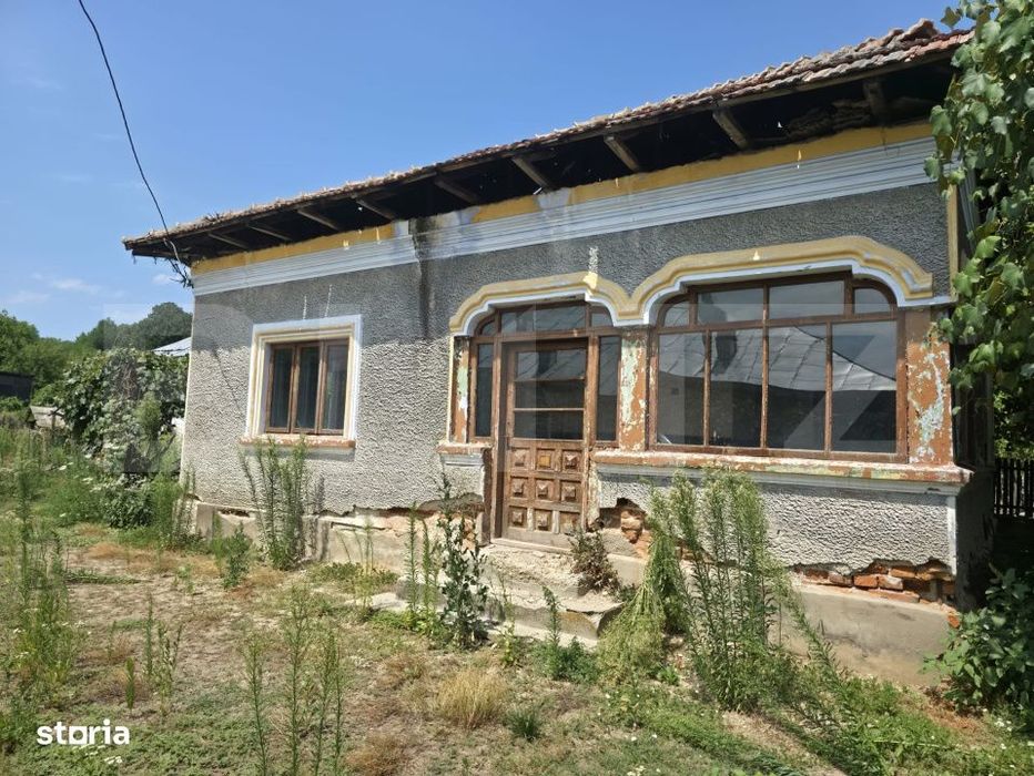 Teren 1.595 mp, constructii existente – Comuna Cobia,