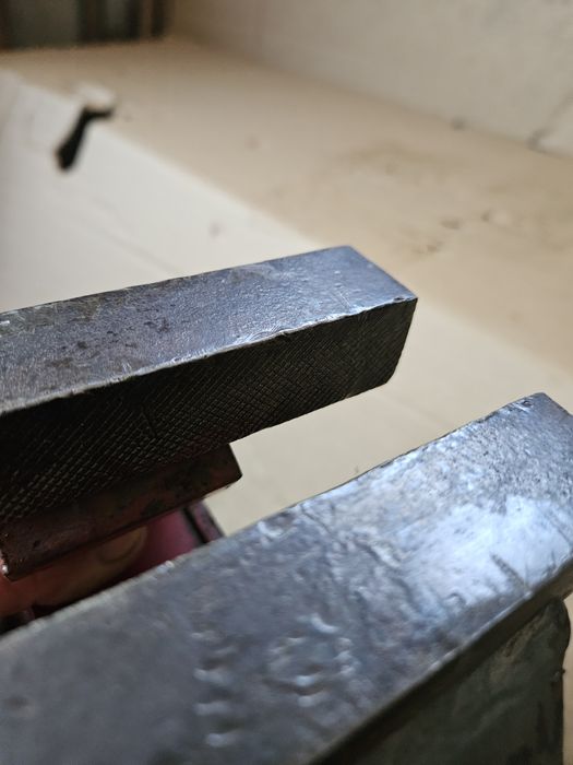 Menghină din oțel Kupper 125 mm cu suport reglabil