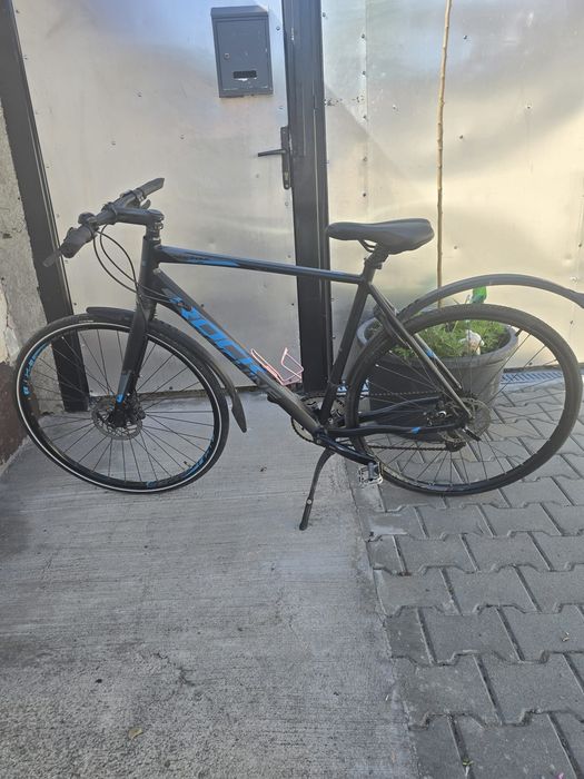Bicicleta cu cadru de aliaj