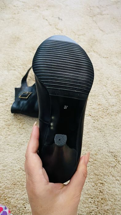 Botine dama negre, cu toc si catarama aurie,  marimea 37