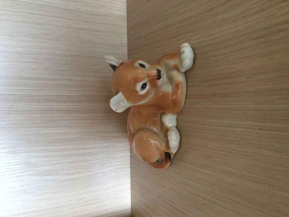 Статуэтка льва...