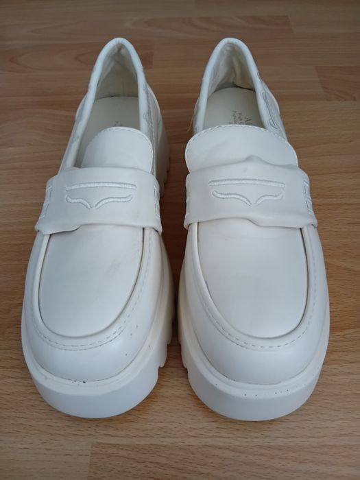 Продам женские лоферы