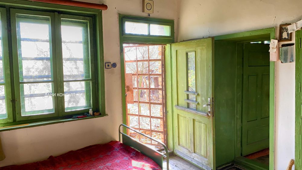 Къща с двор в с. Масларево