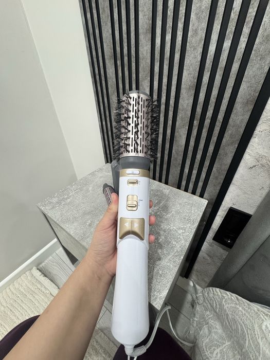 Продам фен-щетку