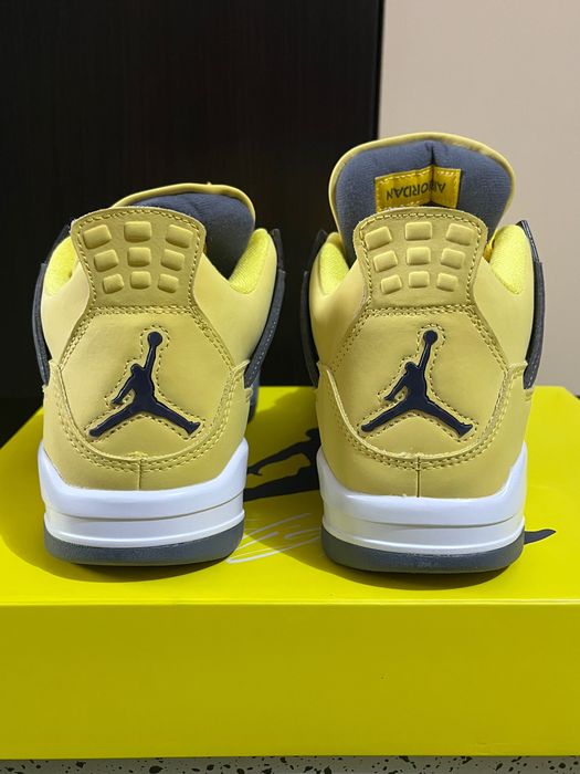Jordan 4 Retro Lighting