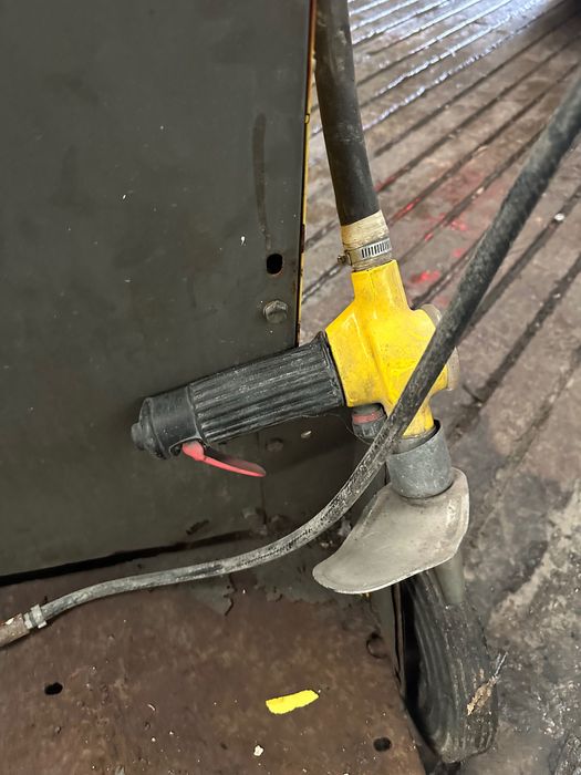 Професионален телоподаващ заваръчен апарат ESAB. LAG400