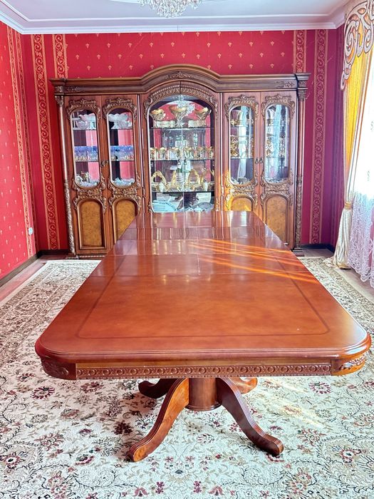 Стол в хорошем состояний без царапины