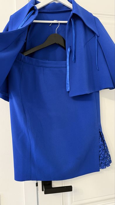 Продается костюм с юбкой